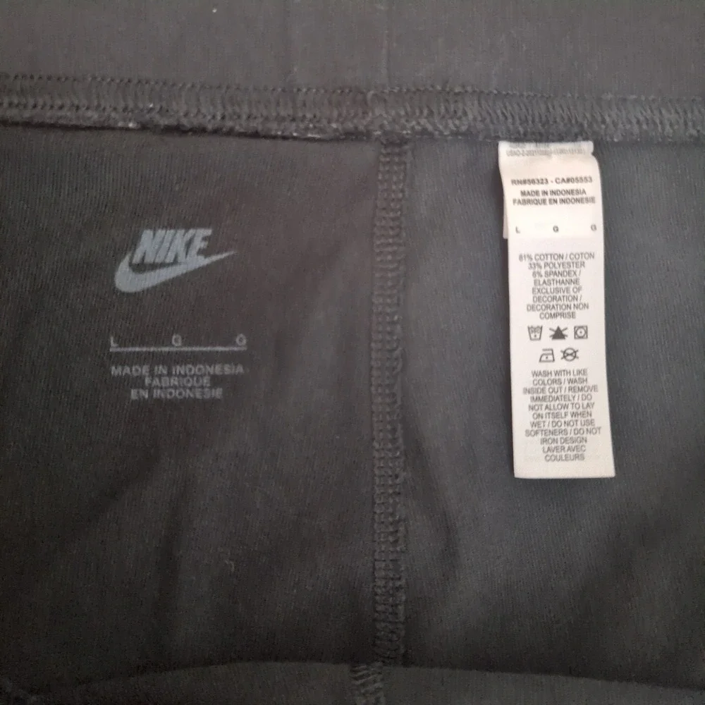 Nike Womens Black Cotton Blend Cropped Leggings Swoosh Logo Size Large‎